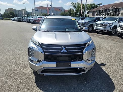 Used 2025 Mitsubishi Outlander AWD image 2