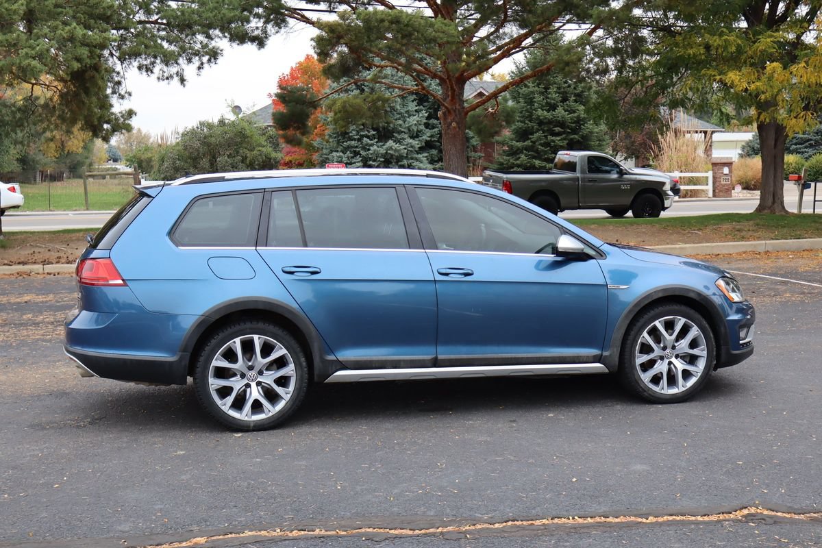 Used 2017 Volkswagen Golf Alltrack SEL AWD/4WD image 4