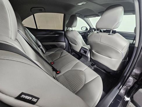 Used 2023 Toyota Camry SE image 18