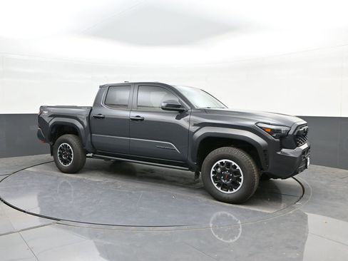 Used 2024 Toyota Tacoma TRD Off-Road image 17