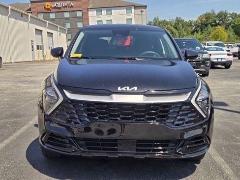 Used 2024 Kia Sportage LX FWD image 2