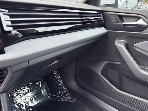 New 2026 Volkswagen Jetta SE image 19