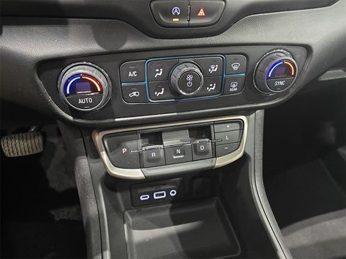 Used 2024 GMC Terrain Denali AWD/4WD image 24