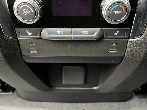 Certified 2025 GMC Yukon XL Elevation w/ LPO, Elevation Black Package AWD/4WD image 14