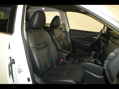 Used 2018 Nissan Rogue SL image 34