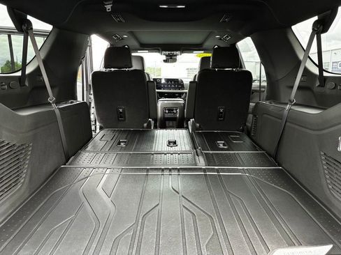 New 2026 Chevrolet Suburban High Country AWD/4WD image 39