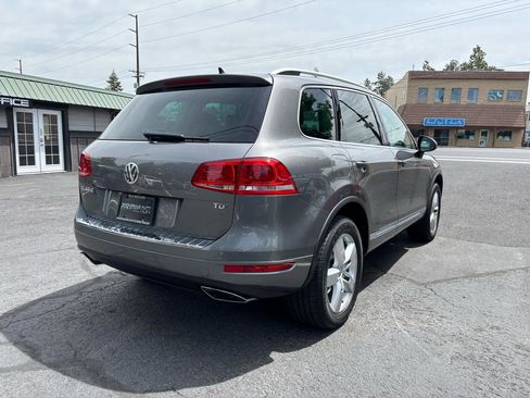 Used 2013 Volkswagen Touareg TDI AWD/4WD image 5