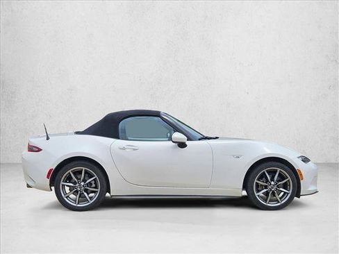 Used 2022 MAZDA MX-5 Miata Grand Touring w/ Weather Package RWD image 4
