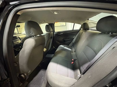 Used 2017 Chevrolet Cruze LS FWD image 13