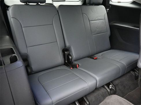 Used 2020 Chevrolet Traverse LT w/ Driver Confidence II Package image 17