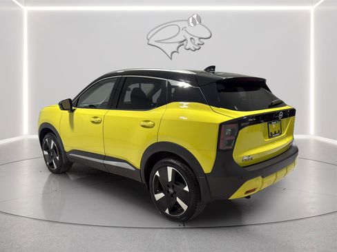 Used 2025 Nissan Kicks SR AWD/4WD image 3