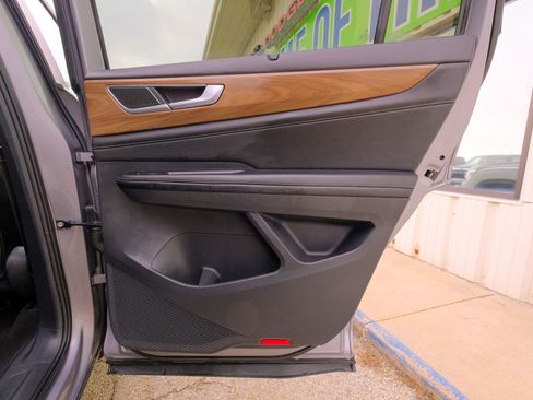 Used 2024 Volkswagen Atlas SE image 21