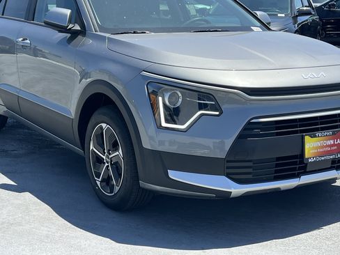 New 2026 Kia Niro EX FWD image 11
