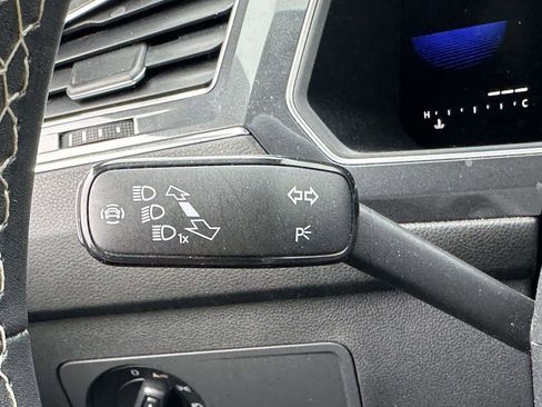 Used 2023 Volkswagen Tiguan S image 33