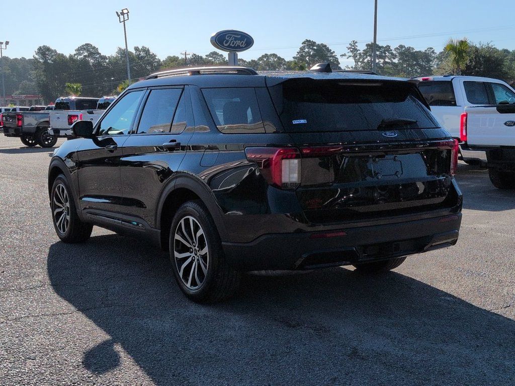 Used 2025 Ford Explorer ST-Line RWD image 6