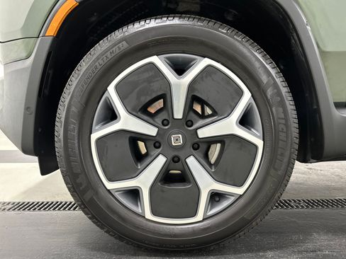 Used 2024 Rivian R1S Adventure AWD/4WD image 9