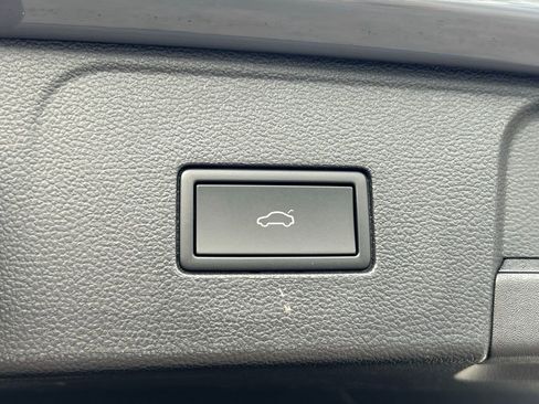 Used 2025 Volkswagen Atlas SE w/ Panoramic Sunroof Package image 57