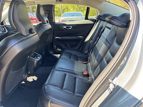 Used 2021 Volvo S60 T5 Inscription image 16