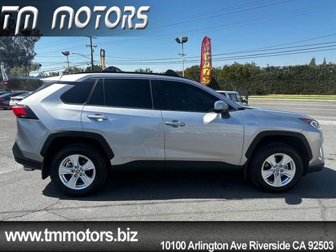Used 2021 Toyota RAV4 XLE AWD/4WD image 20