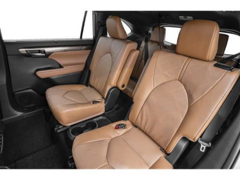 New 2026 Toyota Highlander Platinum AWD/4WD image 15