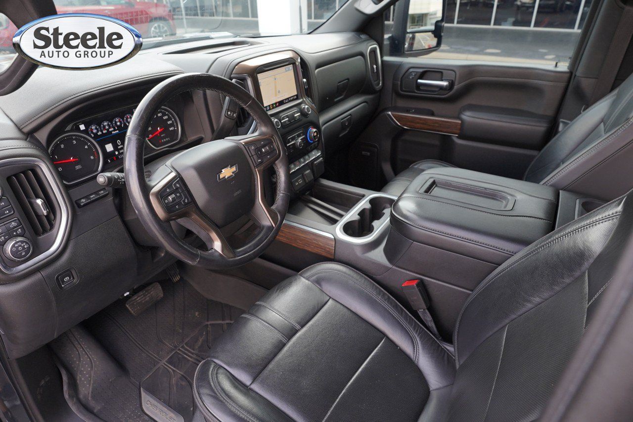 Used 2020 Chevrolet Silverado 3500 High Country w/ Technology Package AWD/4WD image 17