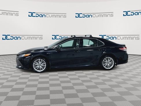 Used 2018 Toyota Camry XLE FWD image 6