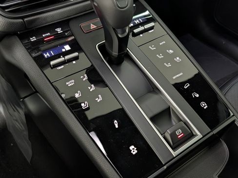 New 2026 Porsche Macan image 36