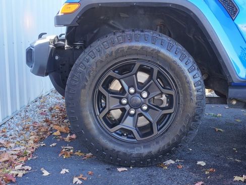 Used 2021 Jeep Gladiator Willys image 7