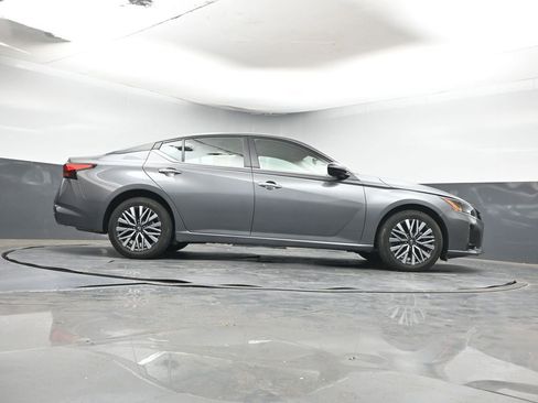 Used 2024 Nissan Altima 2.5 SV image 29
