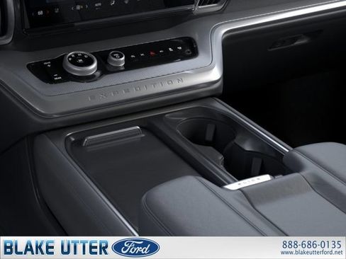 New 2026 Ford Expedition Active image 15