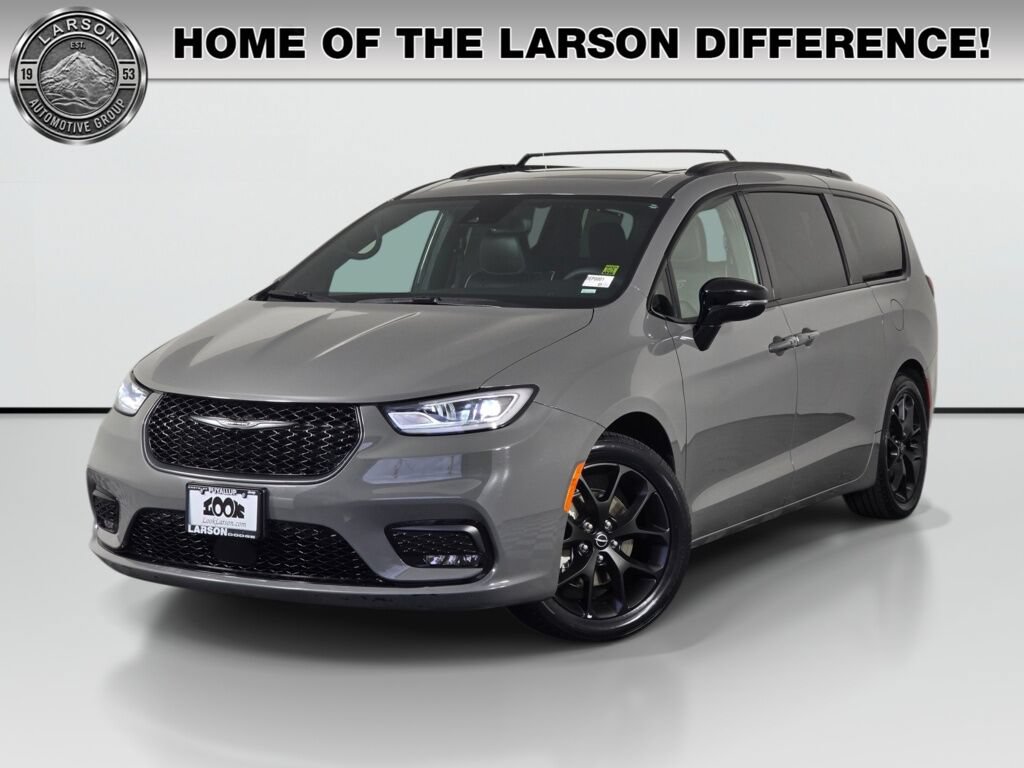 Used 2025 Chrysler Pacifica Limited FWD image 1