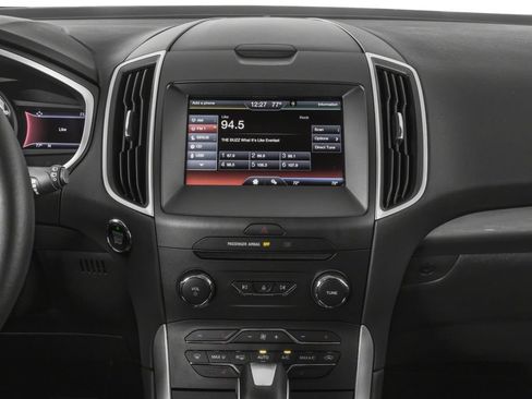 Used 2018 Ford Edge SE FWD image 8