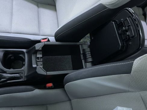 Used 2018 Toyota RAV4 XLE AWD/4WD image 25