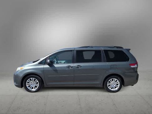 Used 2014 Toyota Sienna XLE FWD image 5