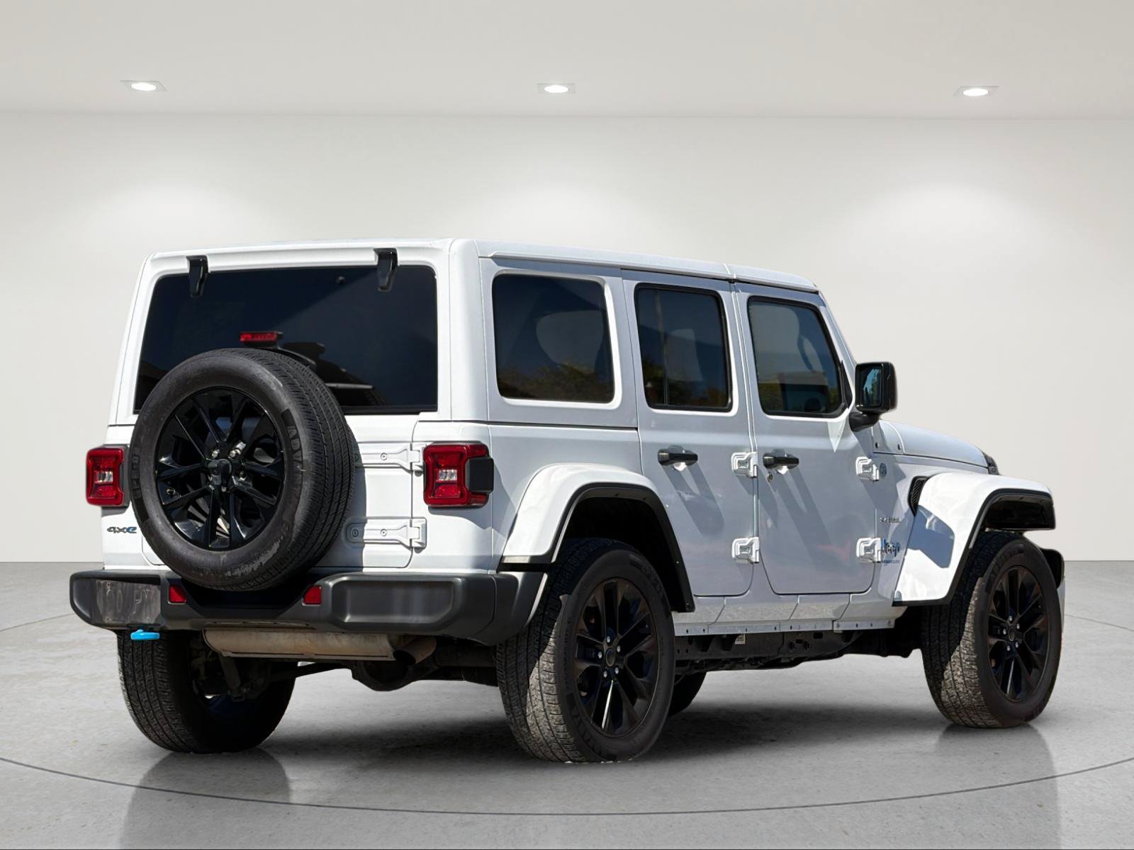 Used 2024 Jeep Wrangler Unlimited Sahara AWD/4WD image 5