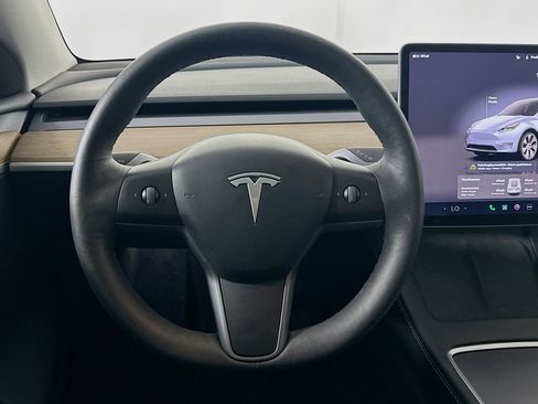 Used 2024 Tesla Model Y Long Range image 17