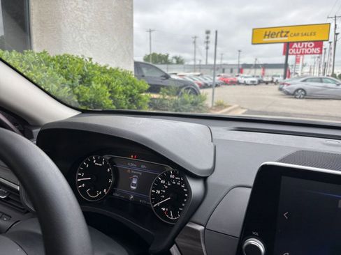 Used 2025 Nissan Altima 2.5 SV image 34