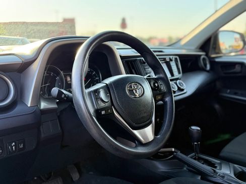 Used 2017 Toyota RAV4 LE FWD image 19