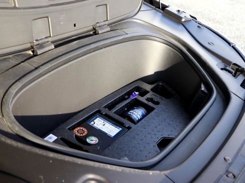 Used 2022 Volvo XC40 P8 Recharge Plus AWD/4WD image 4