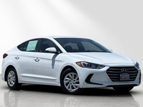 Used 2018 Hyundai Elantra SE FWD image 2