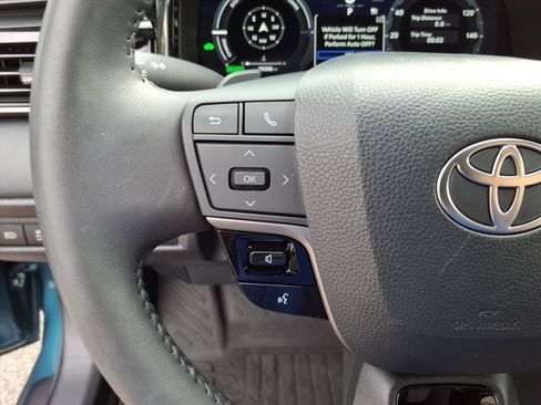 Used 2025 Toyota Camry XSE FWD image 31