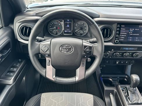 Certified 2022 Toyota Tacoma TRD Off-Road AWD/4WD image 14