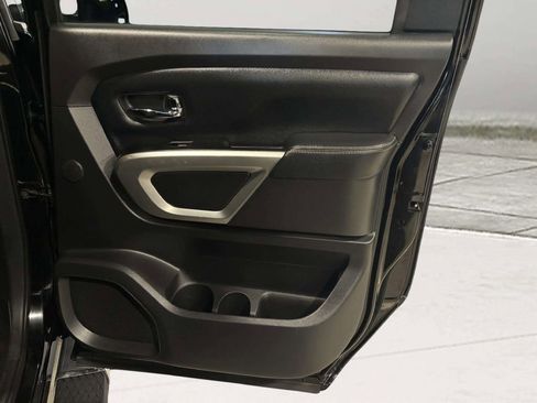Used 2017 Nissan Titan SL image 23