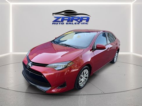 Used 2018 Toyota Corolla LE FWD image 2