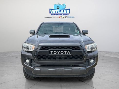 Used 2017 Toyota Tacoma TRD Sport image 8