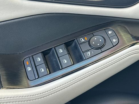 Used 2025 Nissan Rogue SV AWD/4WD image 14