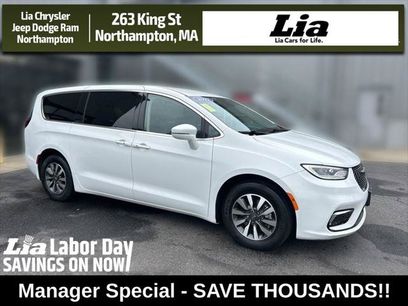Certified 2022 Chrysler Pacifica Touring-L