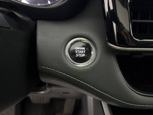 Used 2023 Toyota Highlander XLE AWD/4WD image 13