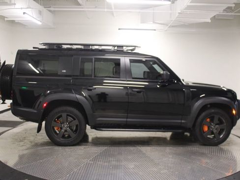 Used 2023 Land Rover Defender 130 SE image 8