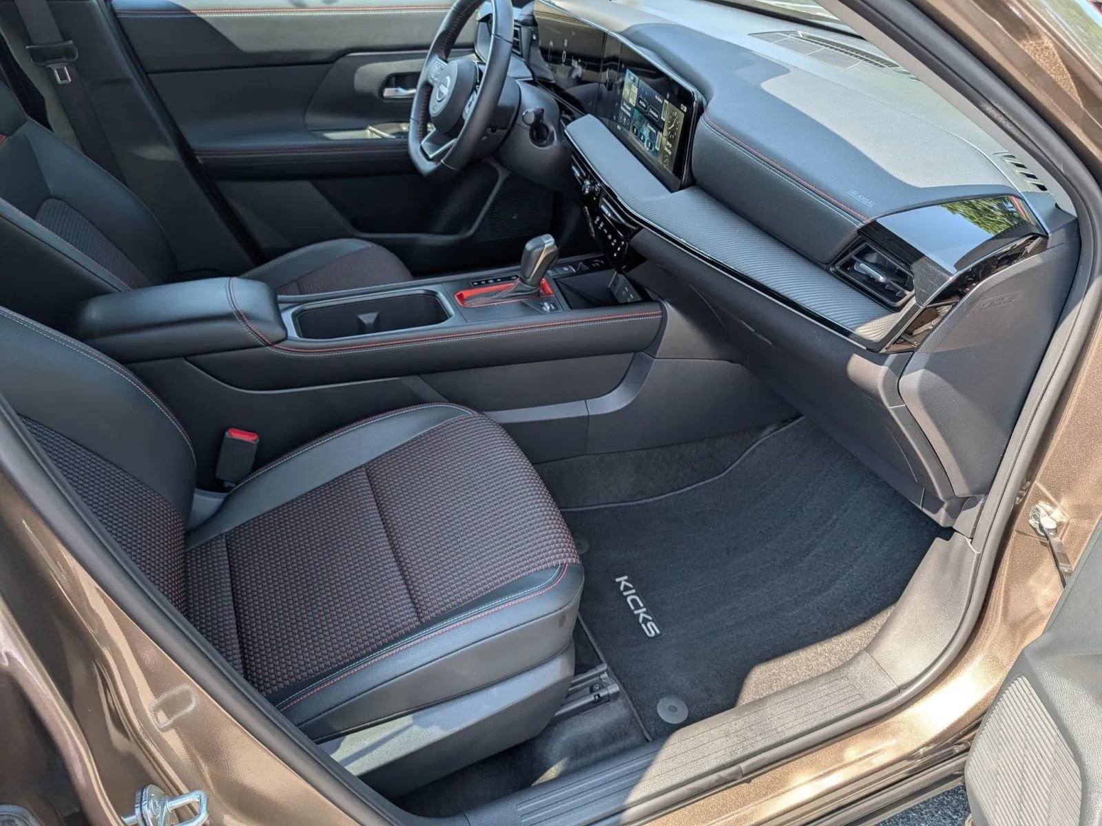Certified 2025 Nissan Kicks SR FWD image 12